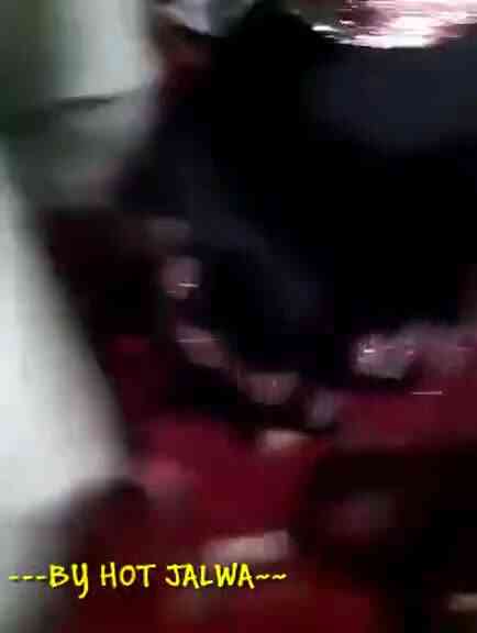 [東南亞] 婚禮的祝福？波霸女穿透明薄紗大跳艷舞　竟把上衣掀起直接露棗棗：爽到男賓客