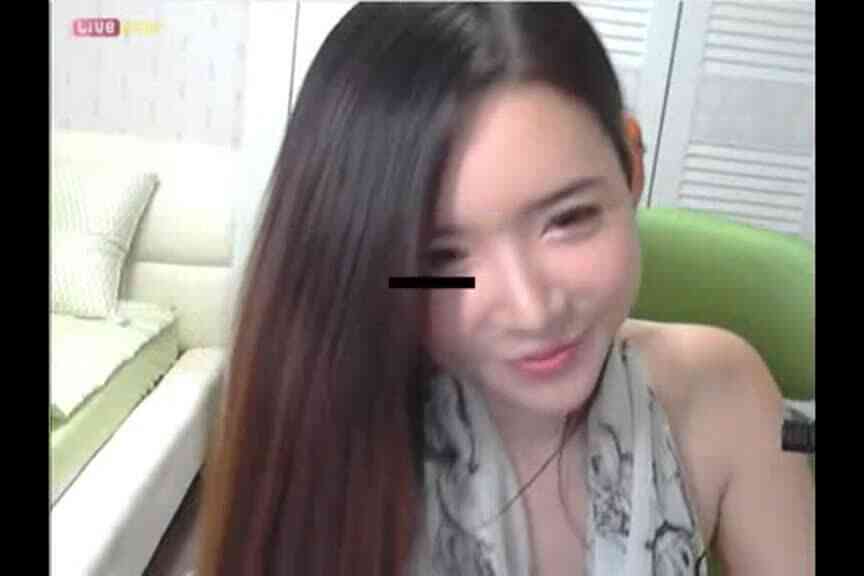 [韓國] 視訊主播-瑟雨44 床邊大秀苗條身材和美腿