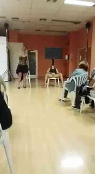 金手指的養成之路!開課教學手指快速震動:跟著她的步驟讓女生「想噴就噴」