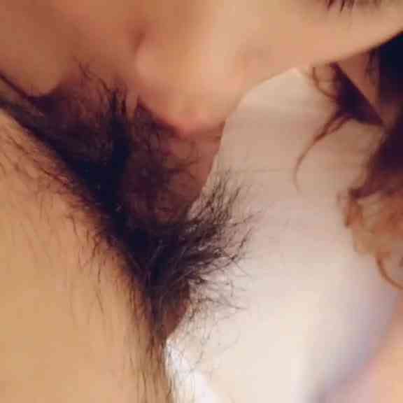 約山頂野戰!「你嘴珍貴」妹子最愛用嘴吸!不穿衣讓小洞曬太陽殺菌:等你後入