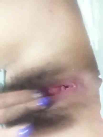 [國語]騷女小小年紀性慾旺盛 與男友視頻自慰求草 國語淫話勾引