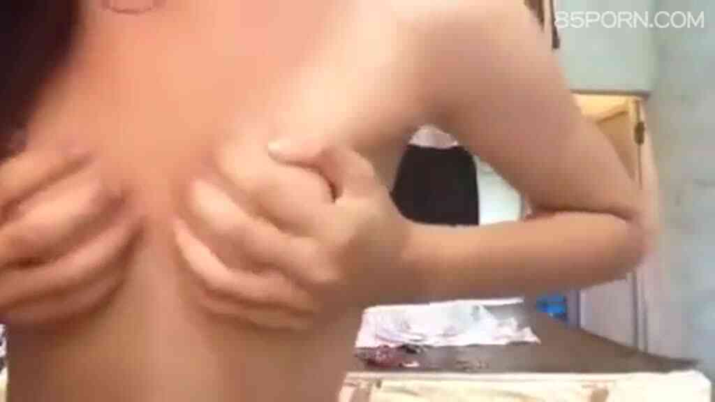 光聽背景音就知道,這女孩愛咪咪