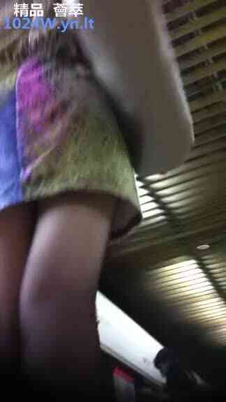 南韓地鐵尾隨抄底偷拍美腿短裙~50