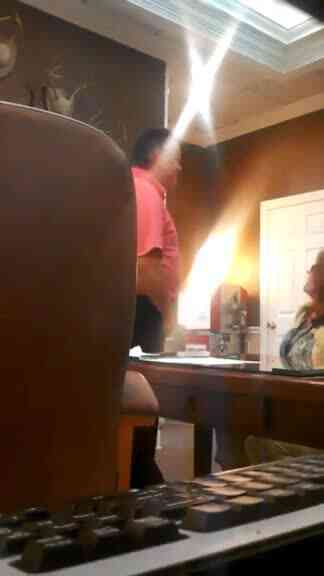 [歐美] 辦公室秘書非常樂意幫老闆紓壓