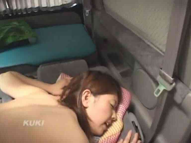 與學妹在車上的激情
