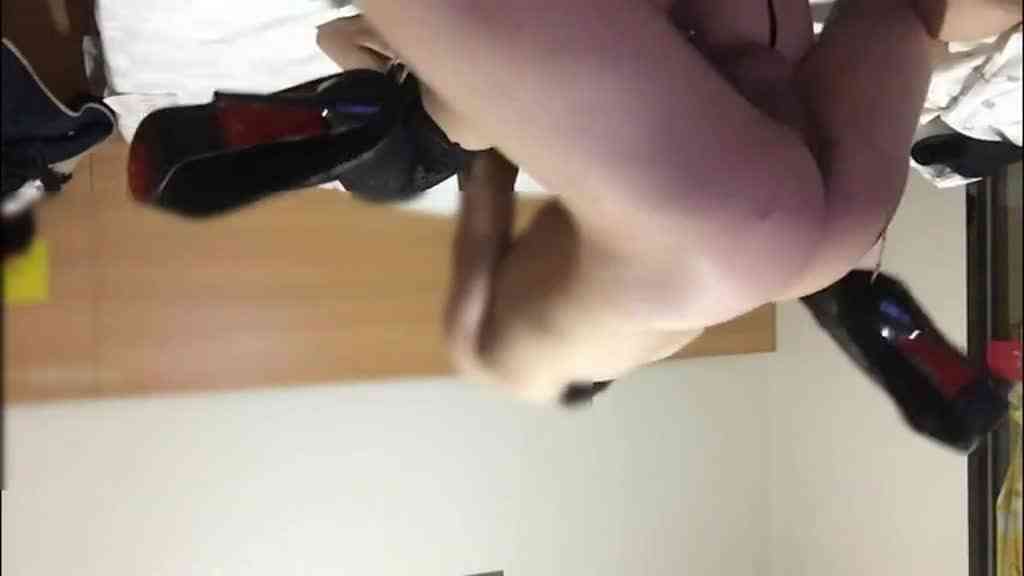 這女神真是狠腳色,一直淫叫著~