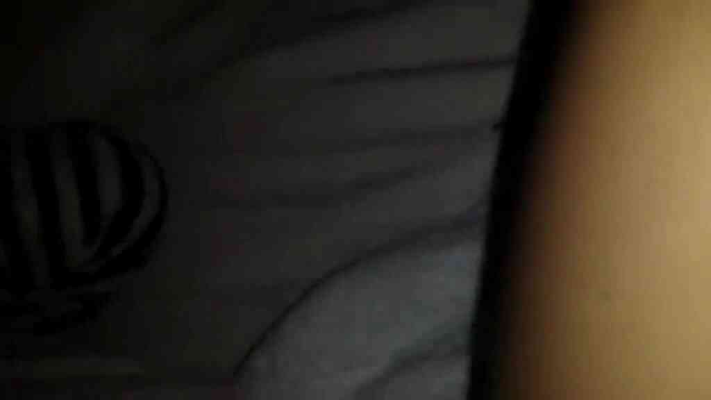 [本土國語]超嫩無毛學生妹一邊玩手機還被嘖嘖