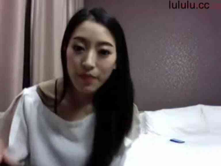 美女展現自己多敢玩,還請大叔來串場做愛!(1)