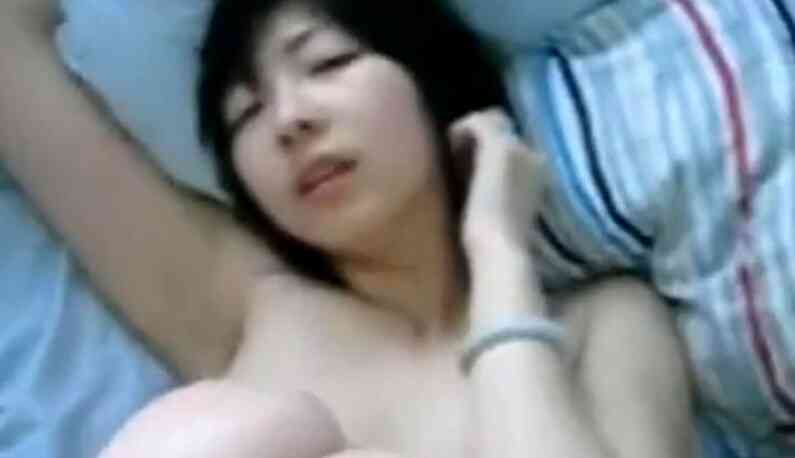 清純妹妹上我床～當然要好好的肏肏她！