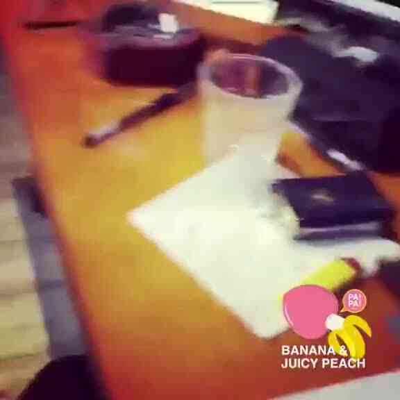 坐在對面的女同事原來是騷貨?