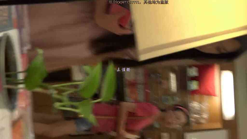 專挑氣質美女下手!偷拍之狼再現!男友在旁也不怕照樣拍下裙底風光:驚喜是拍到毛4