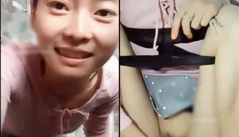 時間管理大師?苗條妹子一邊上班一邊上線直播~