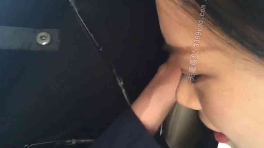 停車場車震褲子脫到一半直接幹!