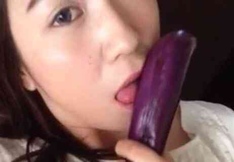 正妹用大茄子玩沒幾下就噴水了!