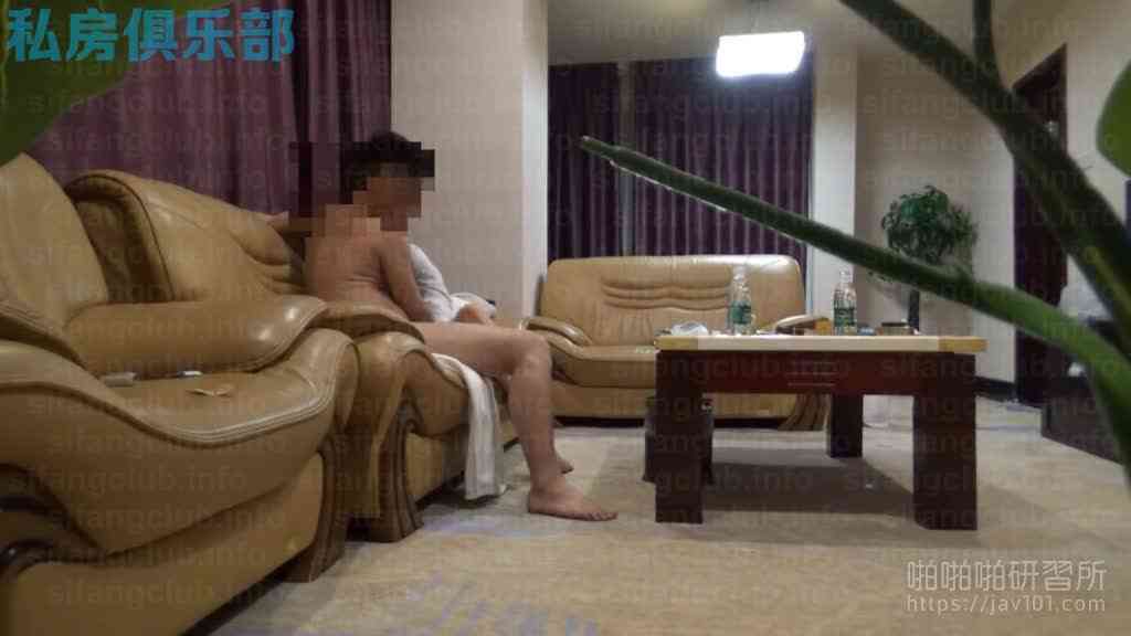 [JAV101本土精選!]:操!妳噁不噁心! 認證過騷逼98年李X語，被幹的時候可不是這態度(側)