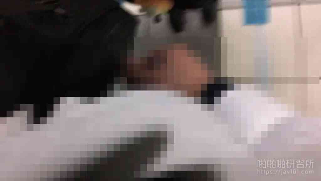 真‧偷拍神人!! 除了偷拍之外,還大膽掏槍打在女學生的背後 3