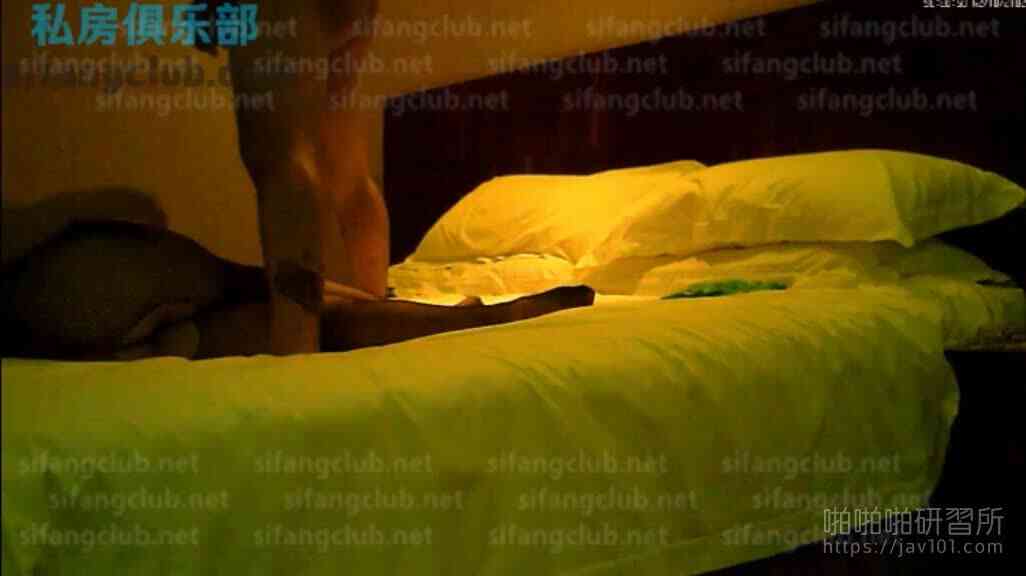 [JAV101本土精選!]波霸姊姊先用F奶揉全身，騷語一堆要我幹死她不要客氣!