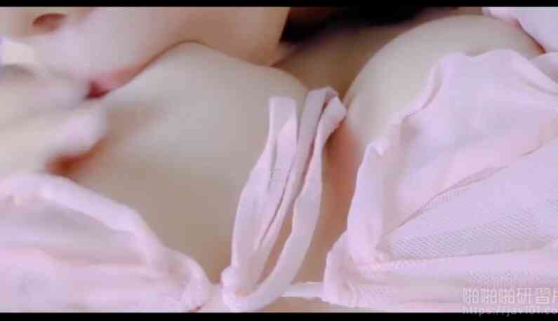 สองสาวสวยหีแฉะ ผลัดกันดูดเลีย  (3)