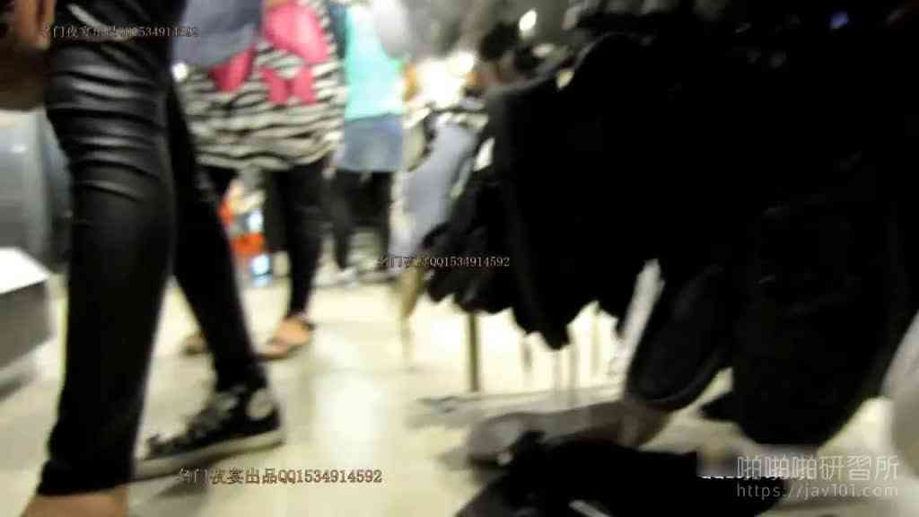 แอบถ่ายใต้กระโปรงสาวฮอท