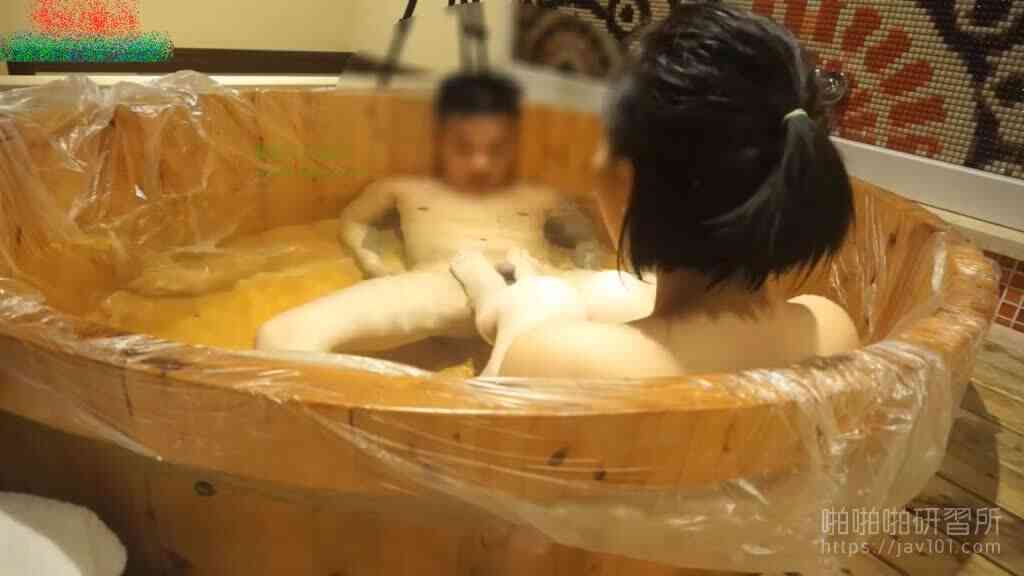刺青男第一次喝茶!提槍上陣猛問「姐姐舒服嗎」網友笑爆:路上威風床上漏風