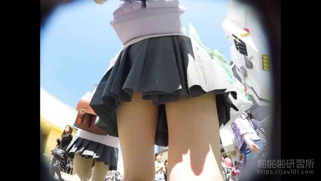 日本迪士尼出現偷拍之狼!青春少女底褲被看光!超高清畫質「連摺痕都看得到」2