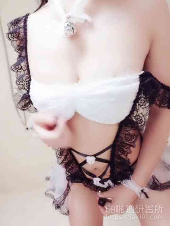 緩解你一周的工作壓力!大奶妹的夾著假屌卻問「你肉棒硬了嗎」還是想要肉棒啊!4