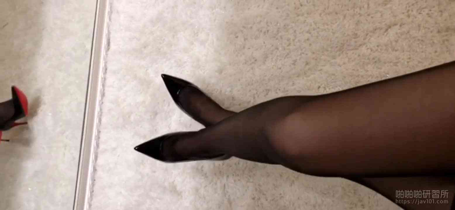 性感辣妹姚安琪最會搖~長腿大奶的極品女神現正開騷:濕逼歡迎硬屌來探險(黑絲篇5)