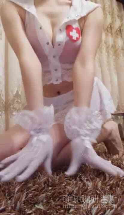 姚安琪跟你17來狂騎!爆乳性感曲線透出色情的香氣...扭臀嬌嗔:哥哥給我4