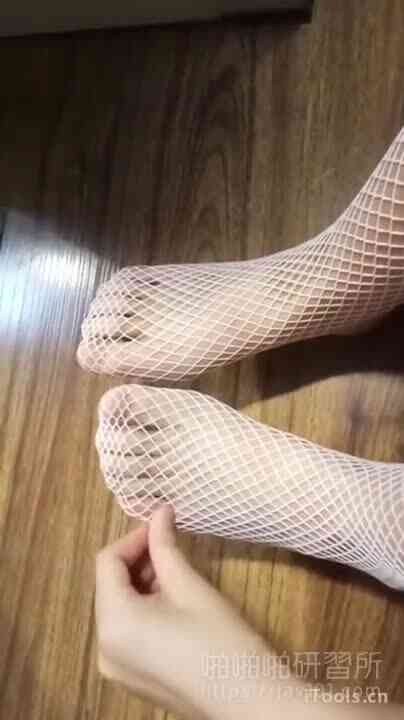 有點肉的最可愛了「一只肉醬阿」蕾絲圍裙性感突破你內心的防線!讓你忍不住脫褲子侵犯她的黑森林2