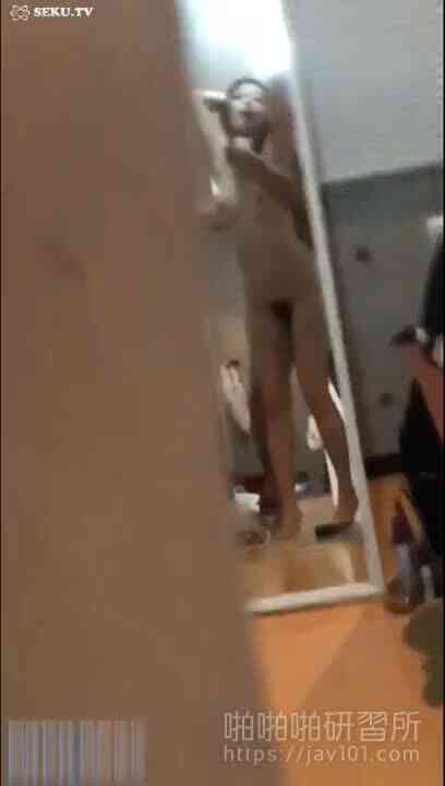 有錢公子哥就是不一樣!豪宅內與網紅自拍淫片流出~辣妹被幹到腳軟:有錢就會濕