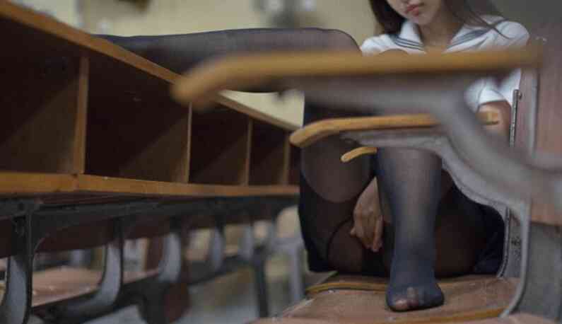學姊和我之間的愛!小惡魔般的少女,學姊一不在穴就癢惹~