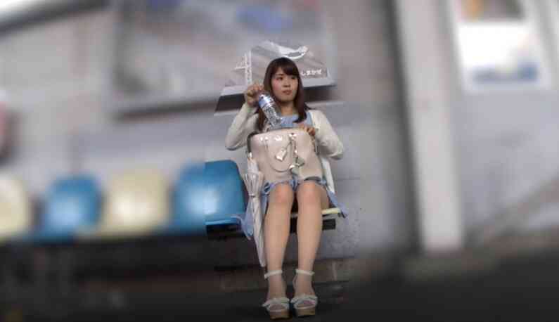 แอบถ่ายใต้กระโปรงสาวๆ  45