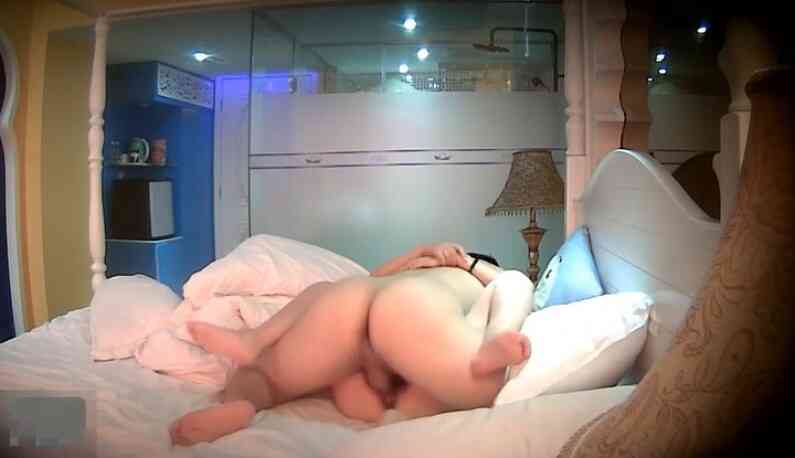 [ตั้งกล้องแอบถ่ายในโรงแรม ] หนุ่มหัวล้านพาแฟนสาวมาเปิดห้องเย็ด  ต่างคนต่างหื่น