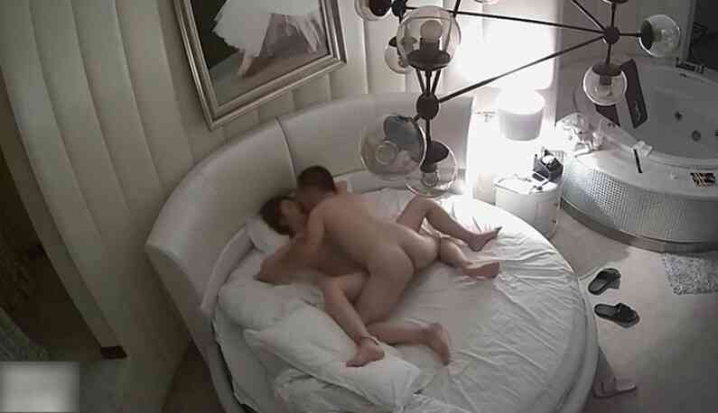 [แอบถ่ายโรงเเรม]  สาวมหาลัยวัยใสโดนลุงวันทองชวนมาเปิดห้องสอนเสียว ซอยอย่างถี่