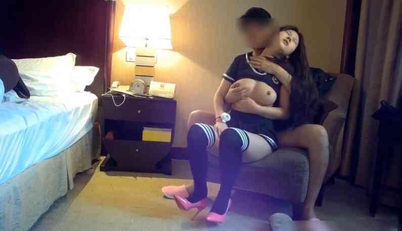 [JAV101本土精選!] 約啪18歲G奶豐滿巨乳學妹~學妹有點害羞~含住棒棒讓他濕起來!!