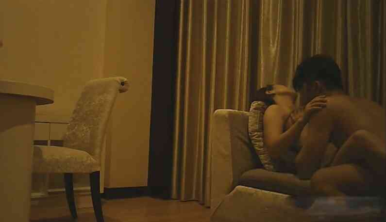 [JAV101本土精選!] 約哥 酒店套房大戰紅牌女技師~網狀套裝讓約哥大勃一番~狂咬堅挺奶子~