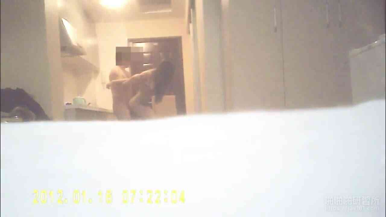 หัวหน้าแผนกนักเรียนชั้นปี 19 ของทีมโมเดลโรงเรียนสอนดอกไม้สวมรองเท้าส้นสูง 185 แล้วคุกเข่าลงและถูกด้านหลังดูหมิ่น