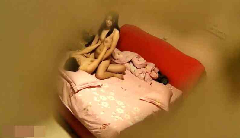 [โรงแรมแอบถ่าย]หนุ่มนอนลงจับนมแฟน