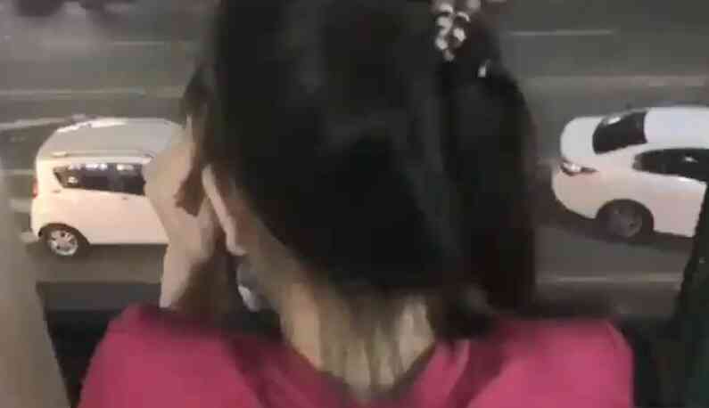 真希望樓下的人能看看我~現場啪給你們看唷!