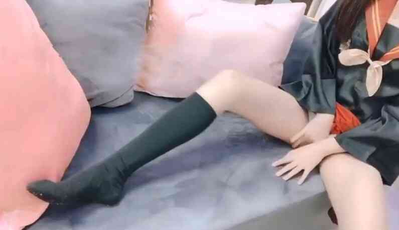 草莓味的軟糖呀~你是不是在想色色的事情~想看我下面的小褲褲>////<