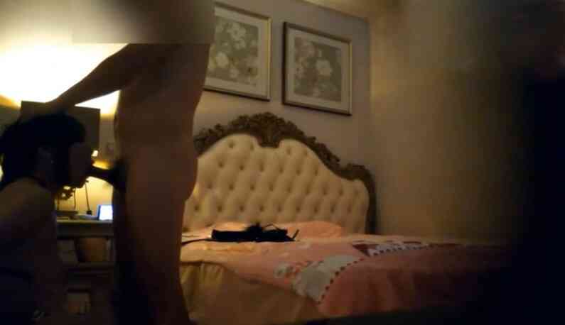 婀娜多姿的性感良家妹妹~缺錢兼職酒店服務大哥哥~「大屌讓我快不行了~」