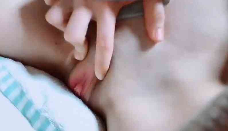 學生妹的白虎鮑鮑~「學長想看嗎?」