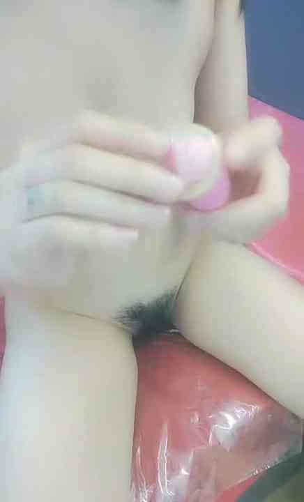 年轻漂亮小嫩妹一多自慰大秀 自慰插穴 完事后洗个澡 很是诱人