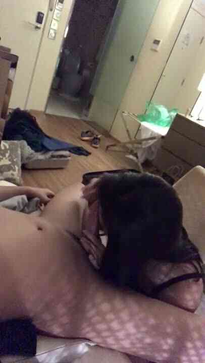 【网曝门事件】越南航空飞行员与漂亮美乳嫩模女友性爱私密视频流出 深喉口交 美乳性爱篇 高清720P原版收藏