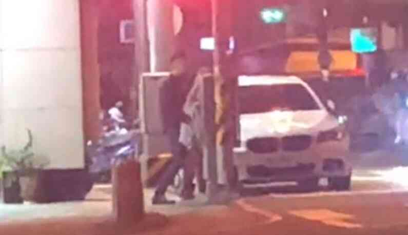 [台灣] 街頭激戰!!當街操起女朋友~我們的愛沒有錯誤~
