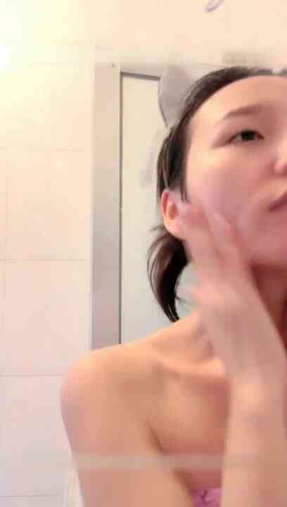 卡哇伊平台(原小姐姐)两个高颜值美眉舟舟和李娜宝宝收费洗澡秀 颜值高身材好 十分诱人