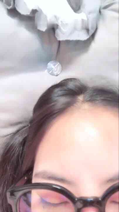 高颜值眼镜妹子扎起双马尾道具自慰 苗条身材跳蛋塞入逼逼震动微毛非常诱人 很是诱惑喜欢不要错