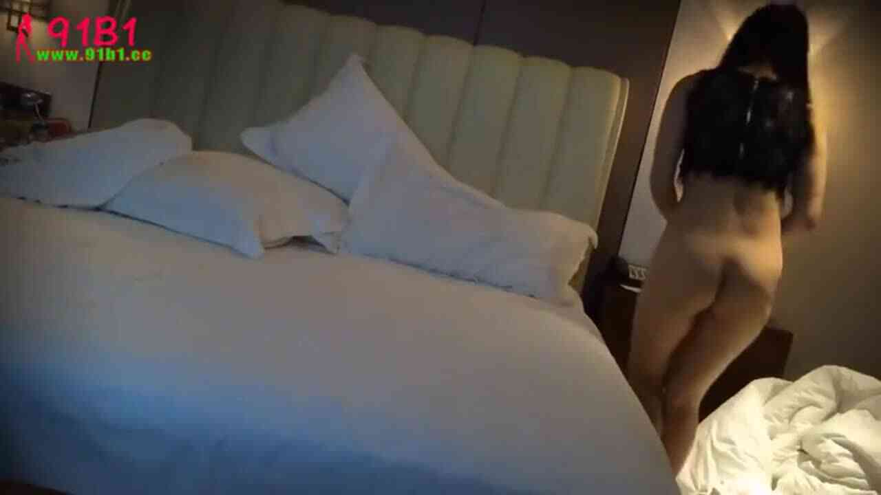 外地出差酒店800元操了據說是頭牌的高顔值腿長性感的漂亮美女,中間不休息連續操