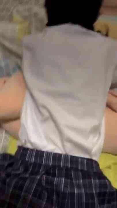 นักเรียนสาวยอมเย็ดกับครูแลกเกรด