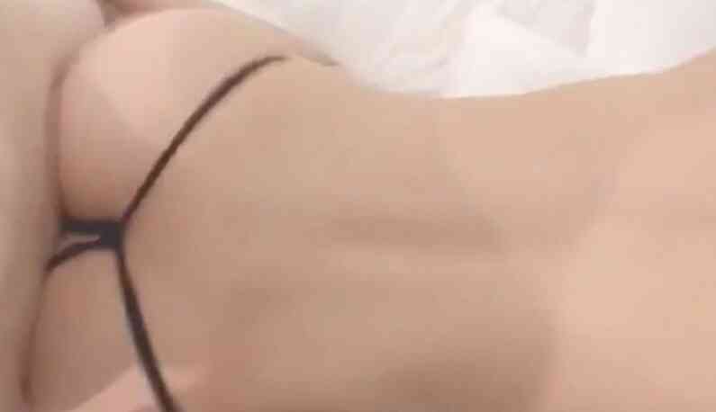 女大生性愛視頻流出!男友從上往下偷拍!我們的愛愛沒有錯誤~